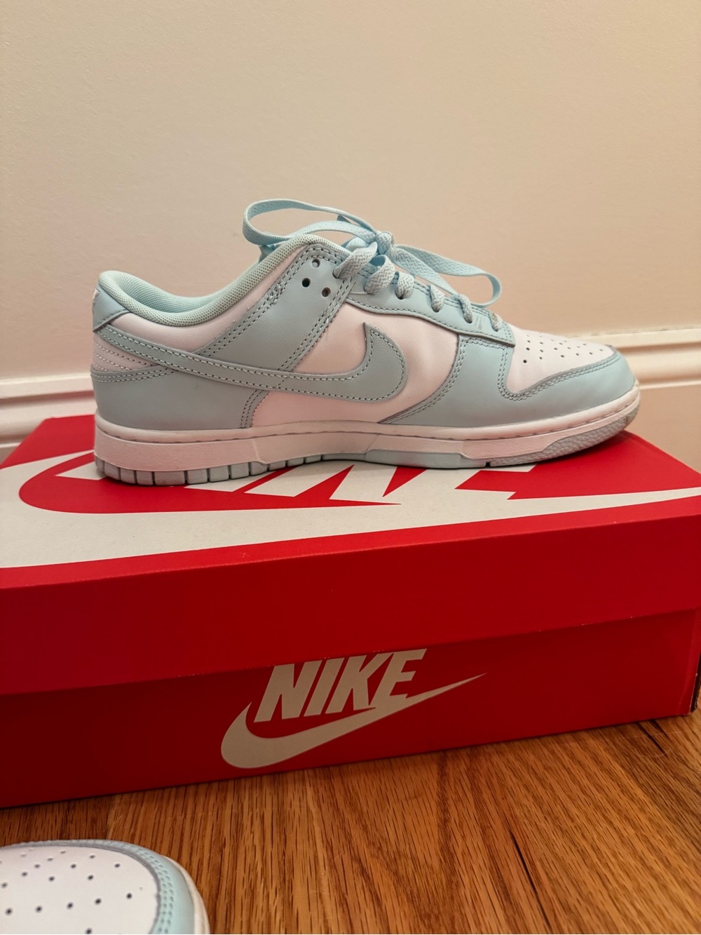 Nike Low-Top Sneakers in white and Light Blue